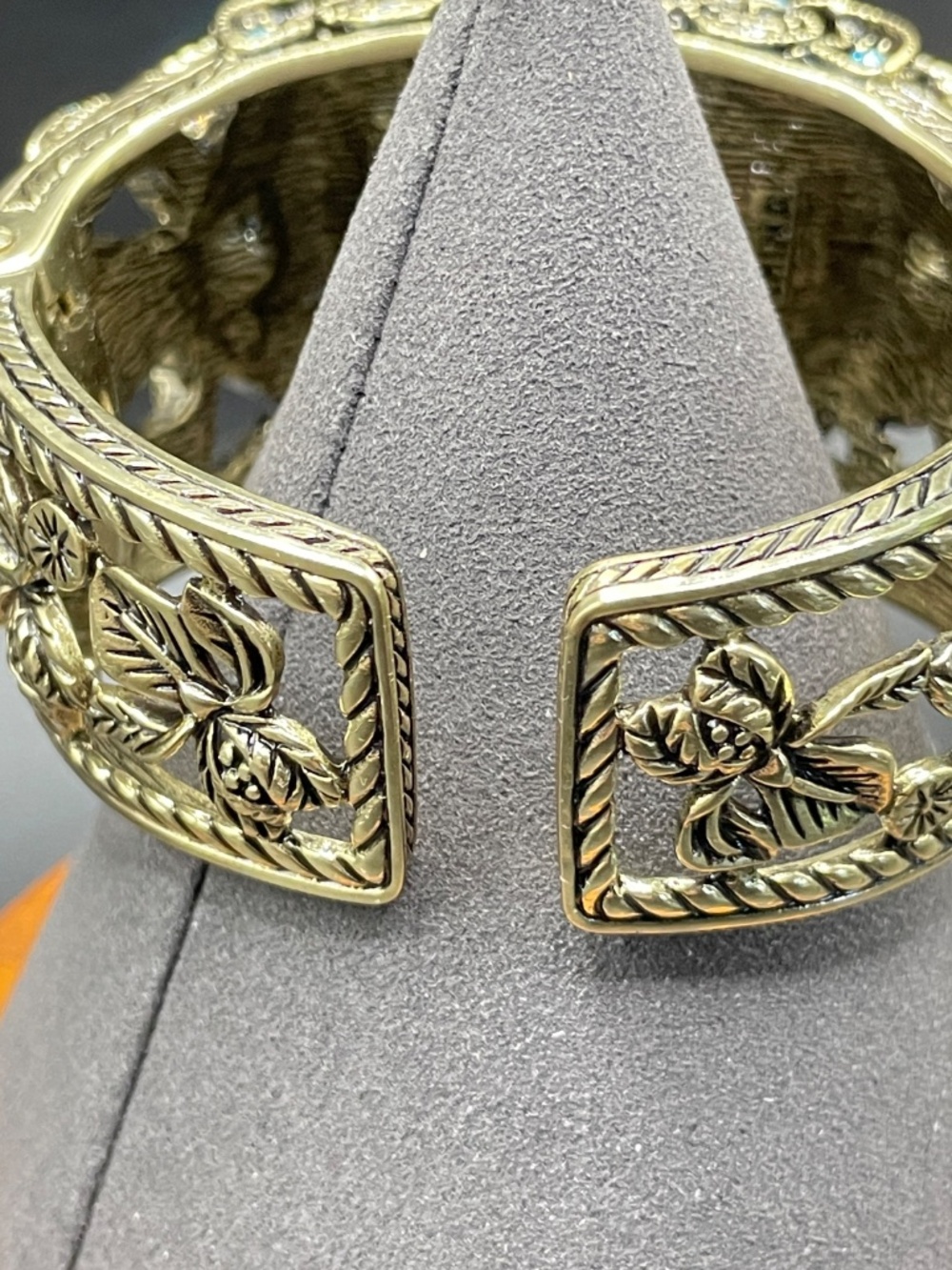 Heidi Daus Dazzling Damoiselle Chunky Statement Bracelet 6 3/4" - Picture 13 of 16